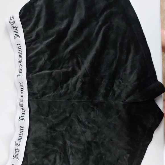 Juicy Couture Black Velvet Shorts sz XL - Picture 3 of 3